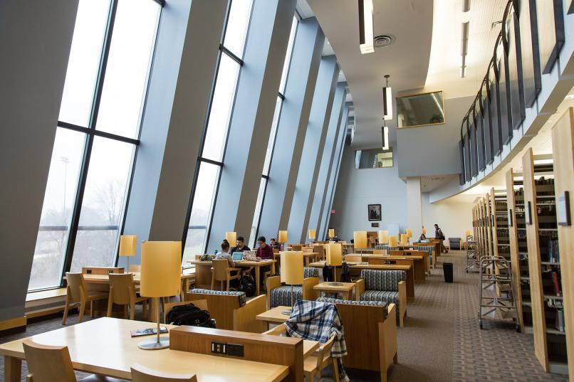 Students work on an assignment in Hedberg Library.